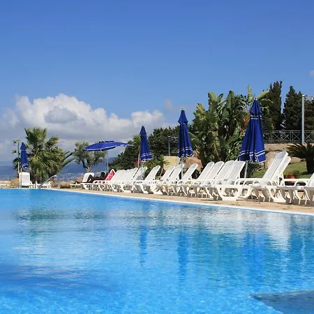 Villaggio Dolomiti Sul Mare 布里亚蒂科