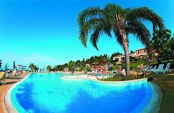 Villaggio Dolomiti Sul Mare מלון דירות 4*