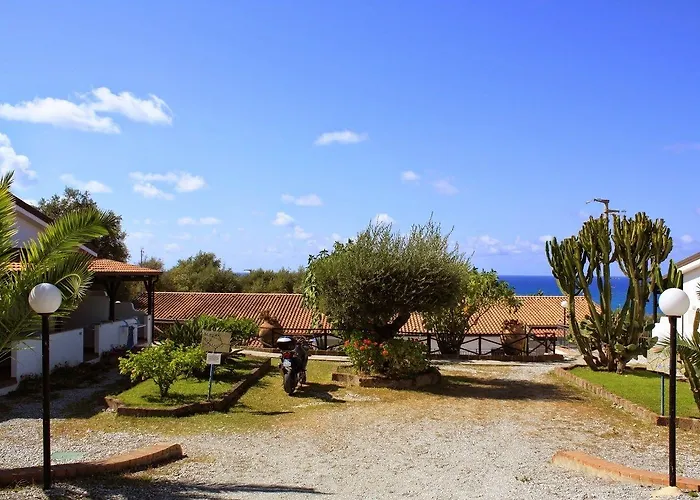 Villaggio Dolomiti Sul Mare מלון דירות 4*